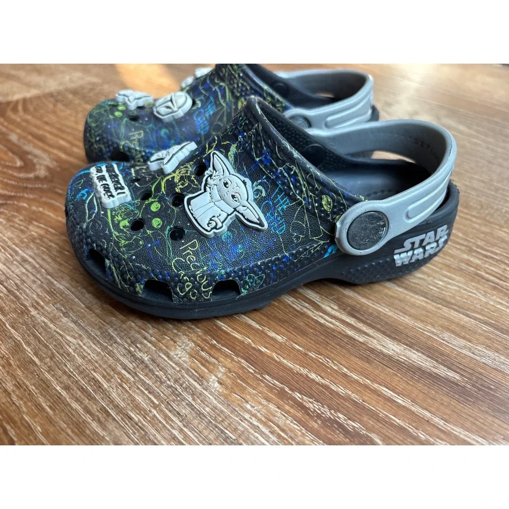 Crocs Star Wars The Mandalorian Grogu Baby Yoda Clogs Black Kids Size C9